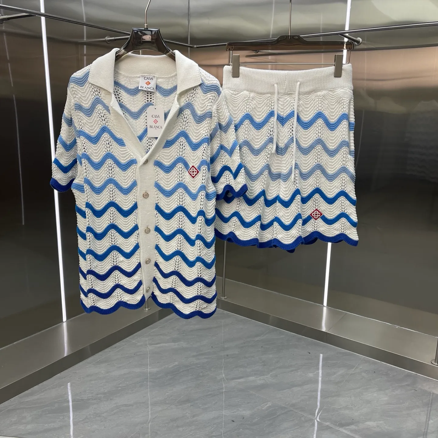 CASABLANCA Casablanca sweater suit (high version) Original development Comfortable upper body Imported equipment Original high-density embroidered seal Two-color splicing Hand-sewn cuffs + hem Made by domestic first-line brands Factory OEM workmanship Impeccable Sizes: S M L XL XXL
